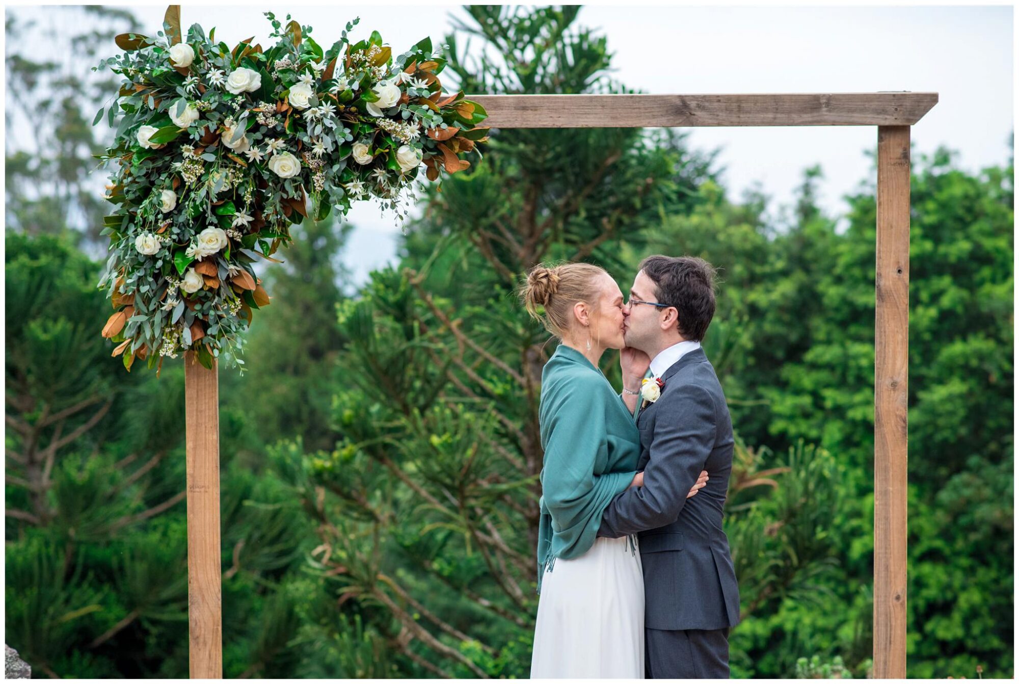 mount tomah botanic gardens wedding, , blue mountains photographer, sydney wedding photographer, wedding ceremony, wedding kiss, wedding flowers, wedding styling